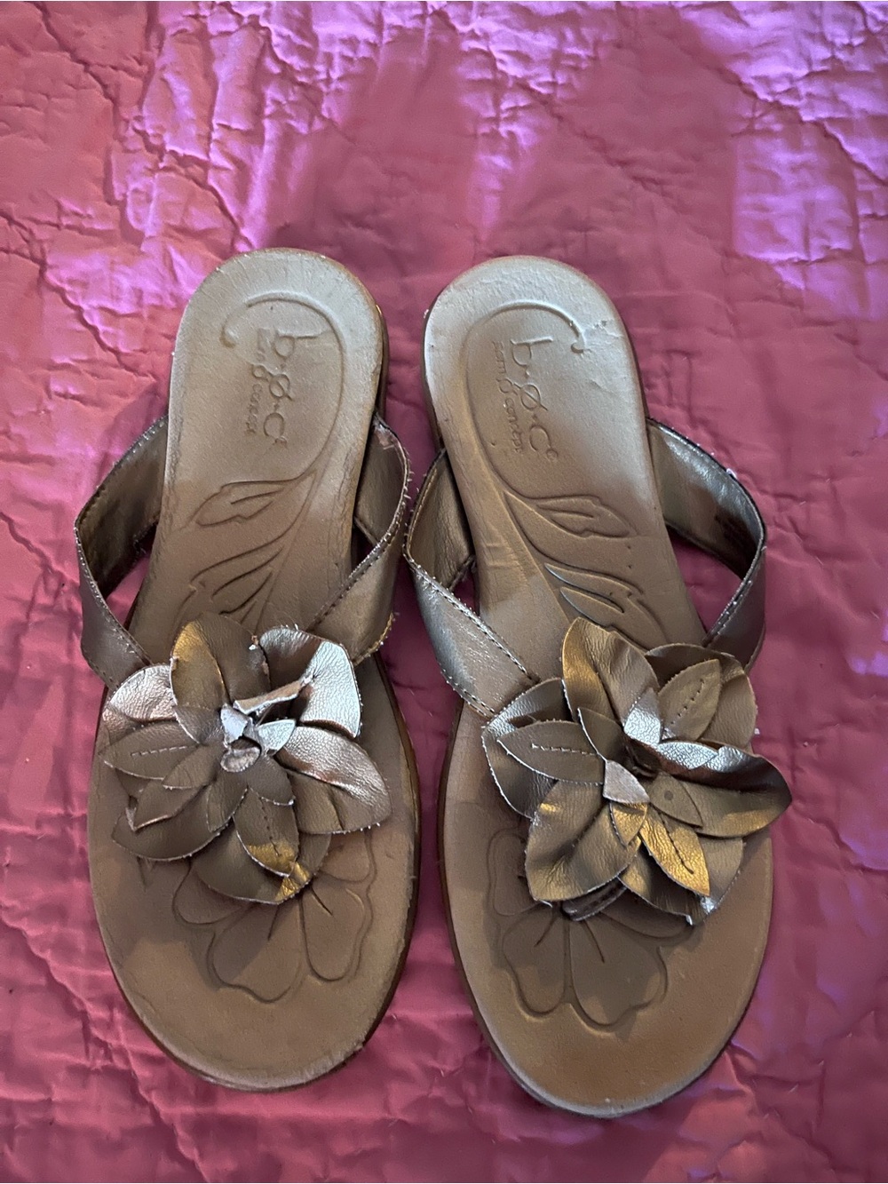 b.o.c. Metallic Bronze Floral Thong Sandals 10